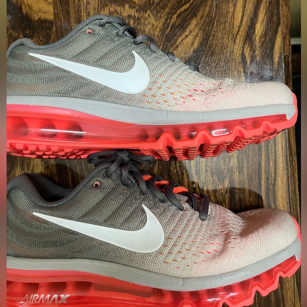 Nike Airmax grey and pink shoe - Picture 5 of 7